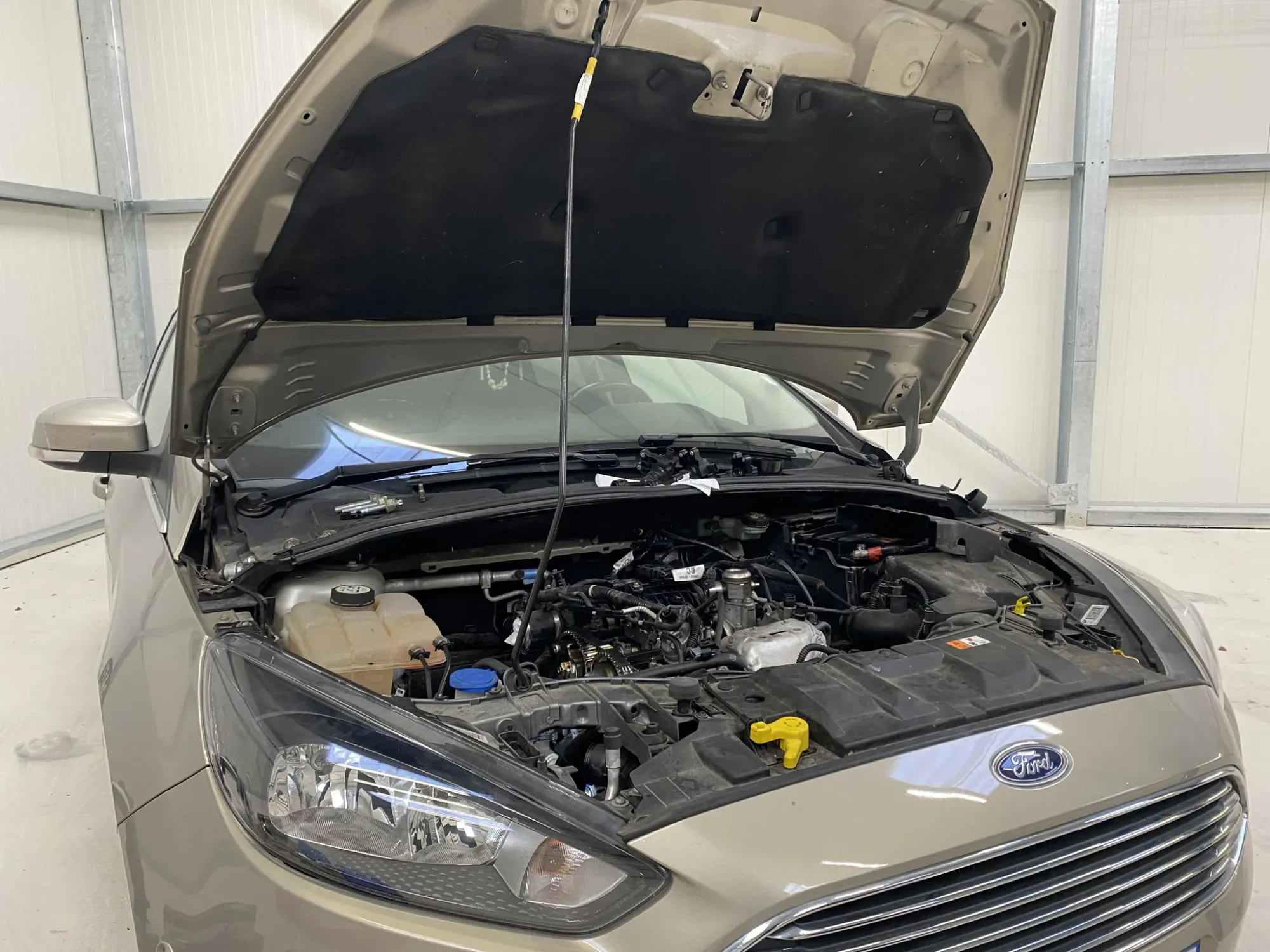 Ford Focus Eco-Boost en réparation chez Concept Auto 45 à Aschères-le-Marcwebp